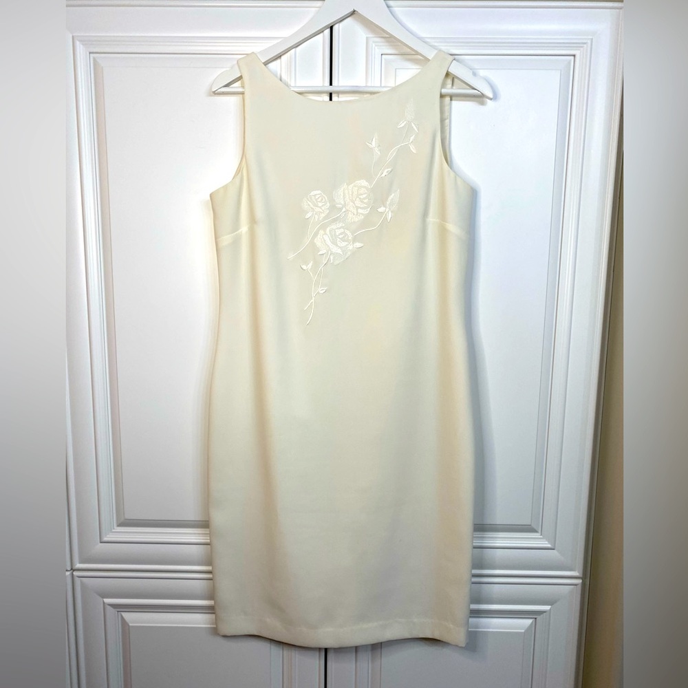EUC Richards Size UK12/US8 Cream Shift Dress with White Embroidered Roses